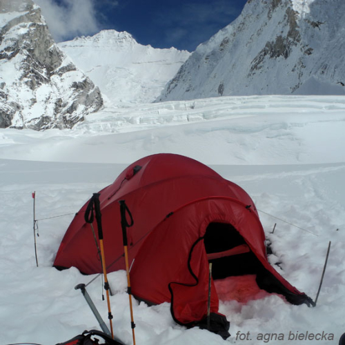 Obóz I, w tle Lhotse