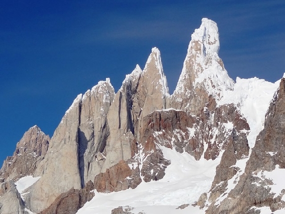 1. Grupa Cerro Torre od zachodniej strony (styczeń 2015)
