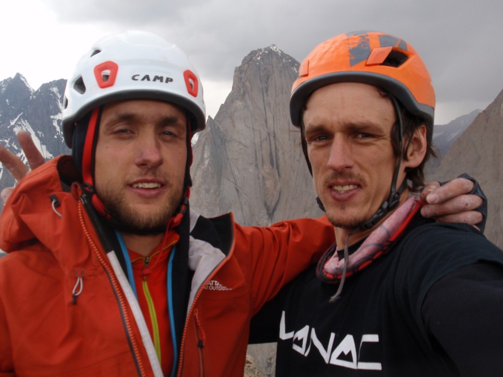 Na szczycie Piku Slesova – w tle widoczny headwall 4810