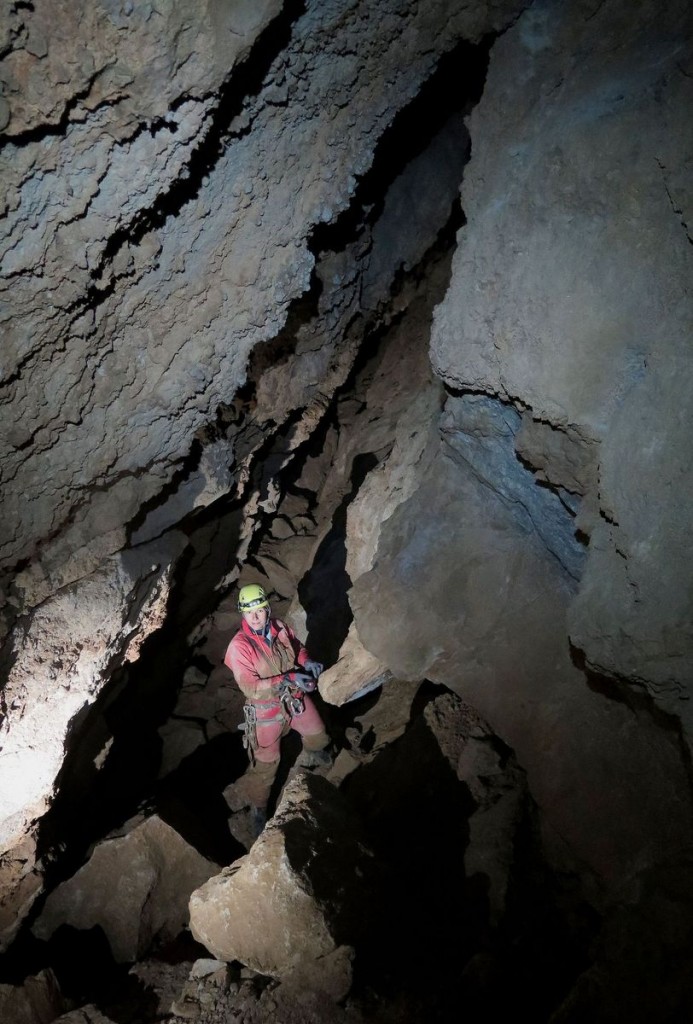Jaskinia CL-3 - Korytarz przed Studni�� X - fot. Michał Ciszewski