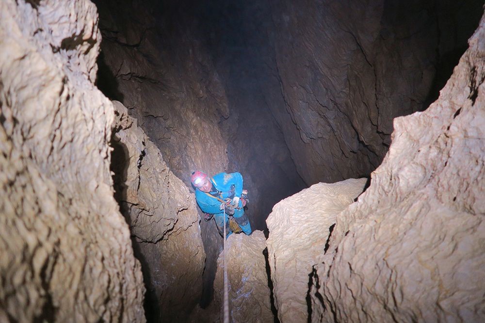 200 m Studnia Amfilada  -jaskinia Środkowa