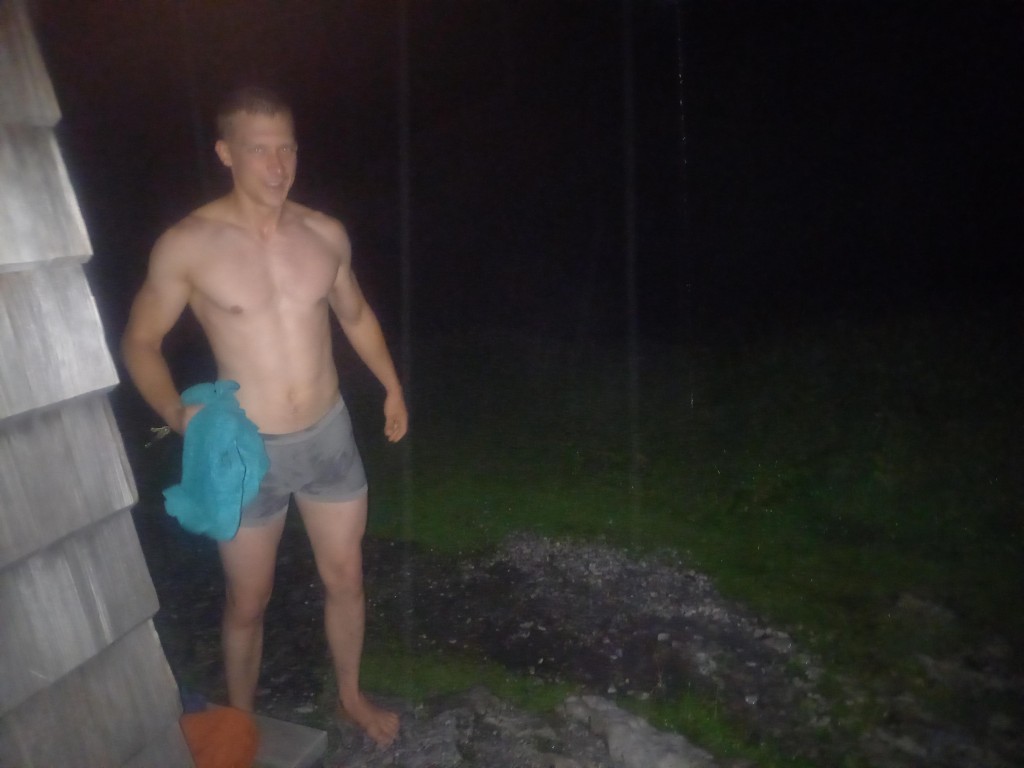 Kąpiel po akcji jaskiniowej,  fot. F. Kramek