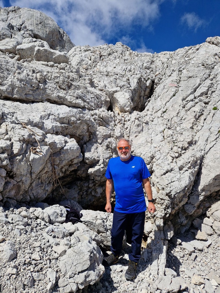 Andrzej Ciszewski przy najwyższym otworze Lamprechtsofen - fot. Michał Ciszewski