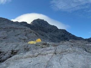 Widok na Birnhorn 2634 m n.p.m. z obozu - fot. Henryk Nowacki