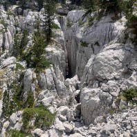 Otwór Jaskini M 300 fot. K. Pawlik