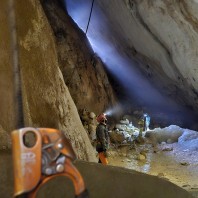 Prace naukowe w Lodowym Gigancie, fot. Jan Barabach (Prokletije 2025)