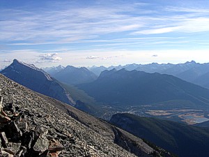 Widok na Banff z First Peak na Cascade Mountain.