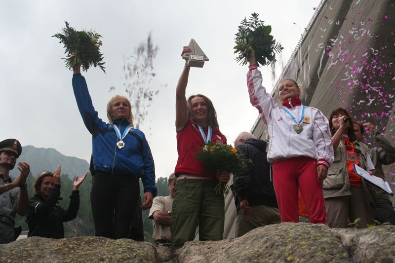 PŚ 2008, Val di Daone (I) - podium pań: Edyta Ropek, Svitlana Tuzhylina (UKR) i Valentina Yurina (RUS).