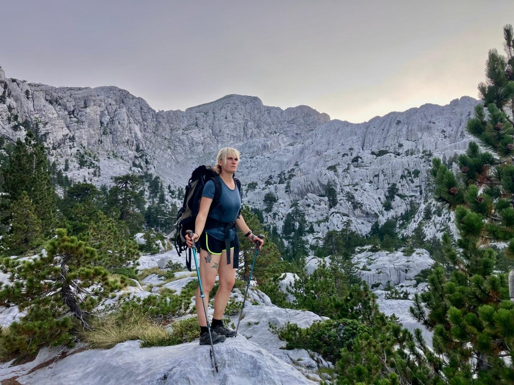 Monika na tle Niedźwiedziego Wierchu fot. K. Pawlik