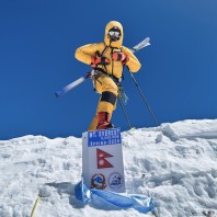 Bartek Ziemski zjechał na nartach z Mount Everestu